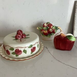 Ceramic Red Apple Covered Pie Dish Set with napkin holder 🍎 & Apple 🍏 tea pot
